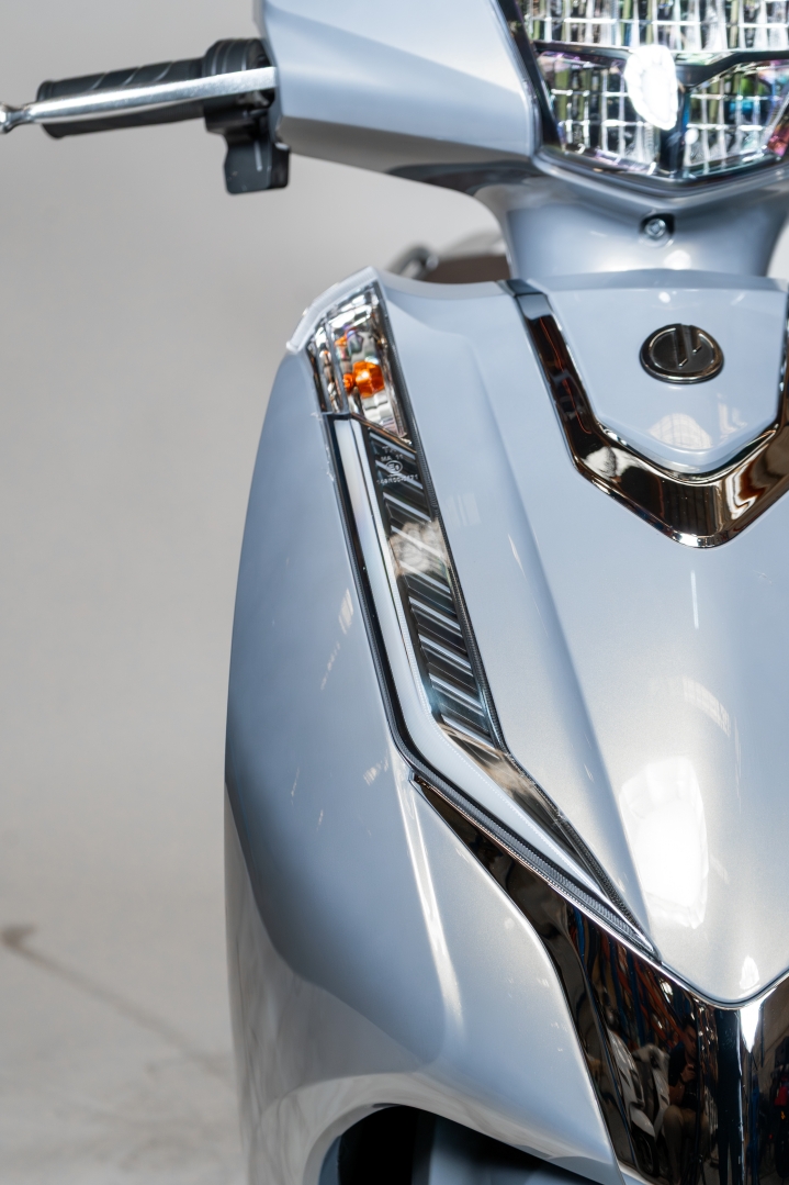 Beats chrome bodywork detail