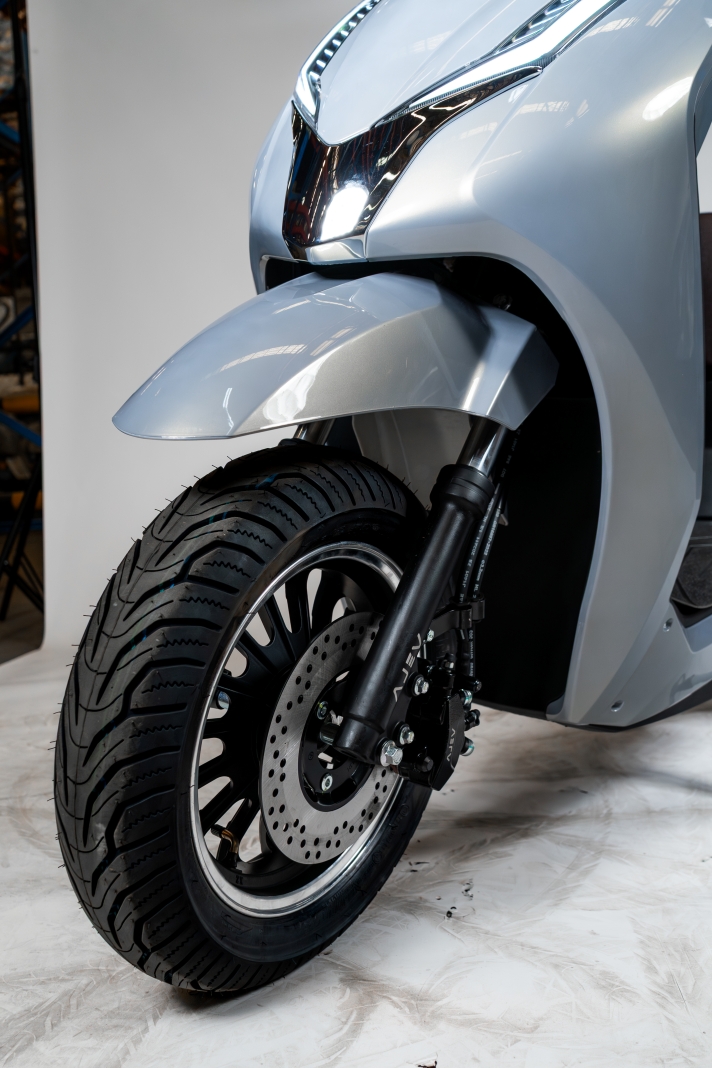 Beats front wheel and disc brake