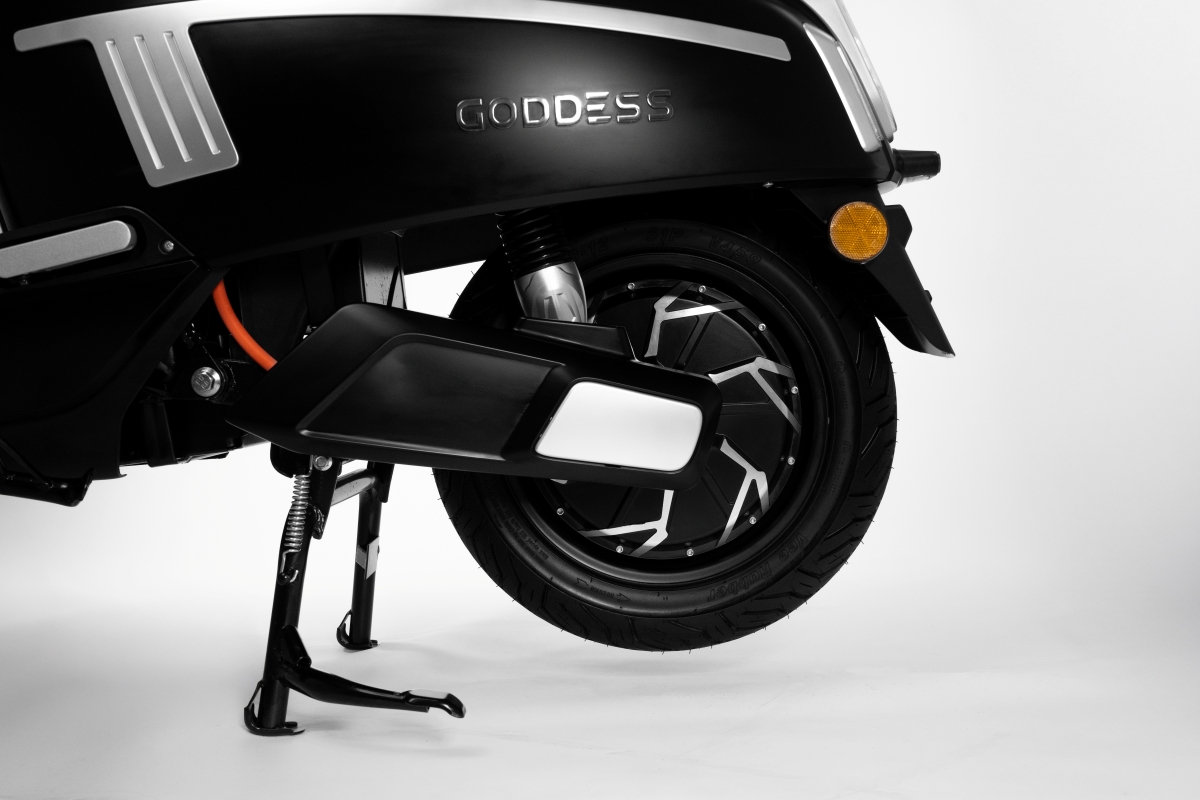 Rear motor and bodywork
